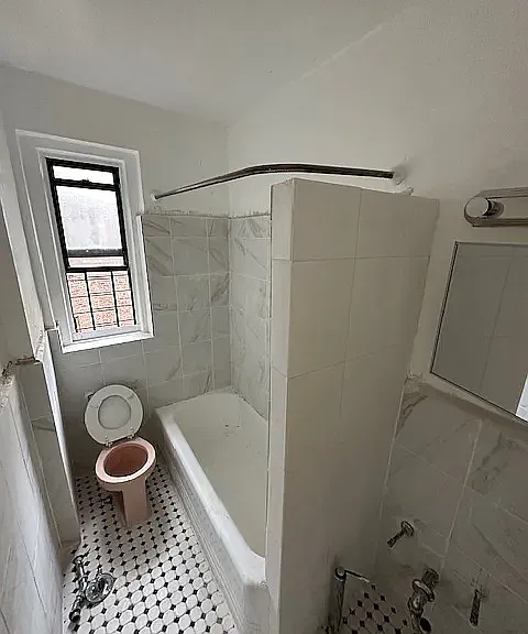 21 W Mosholu Pkwy N #3H — Photo 1