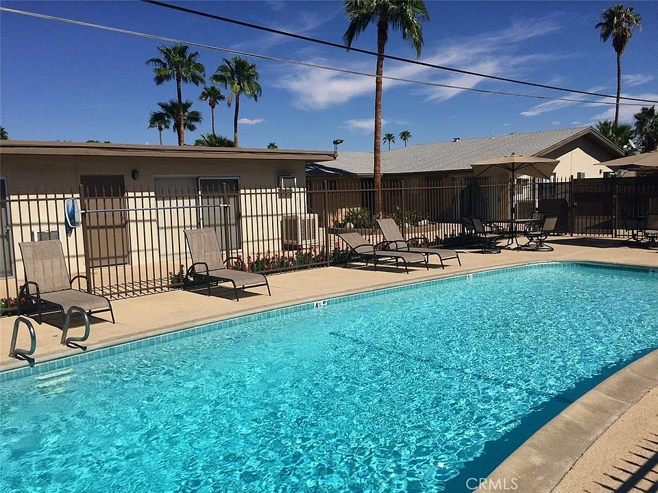 685 E Vista Chino #4