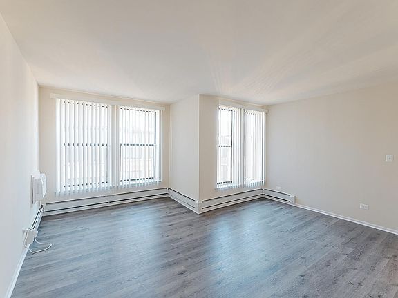 4th image of 4631 S Lake Park Ave #313