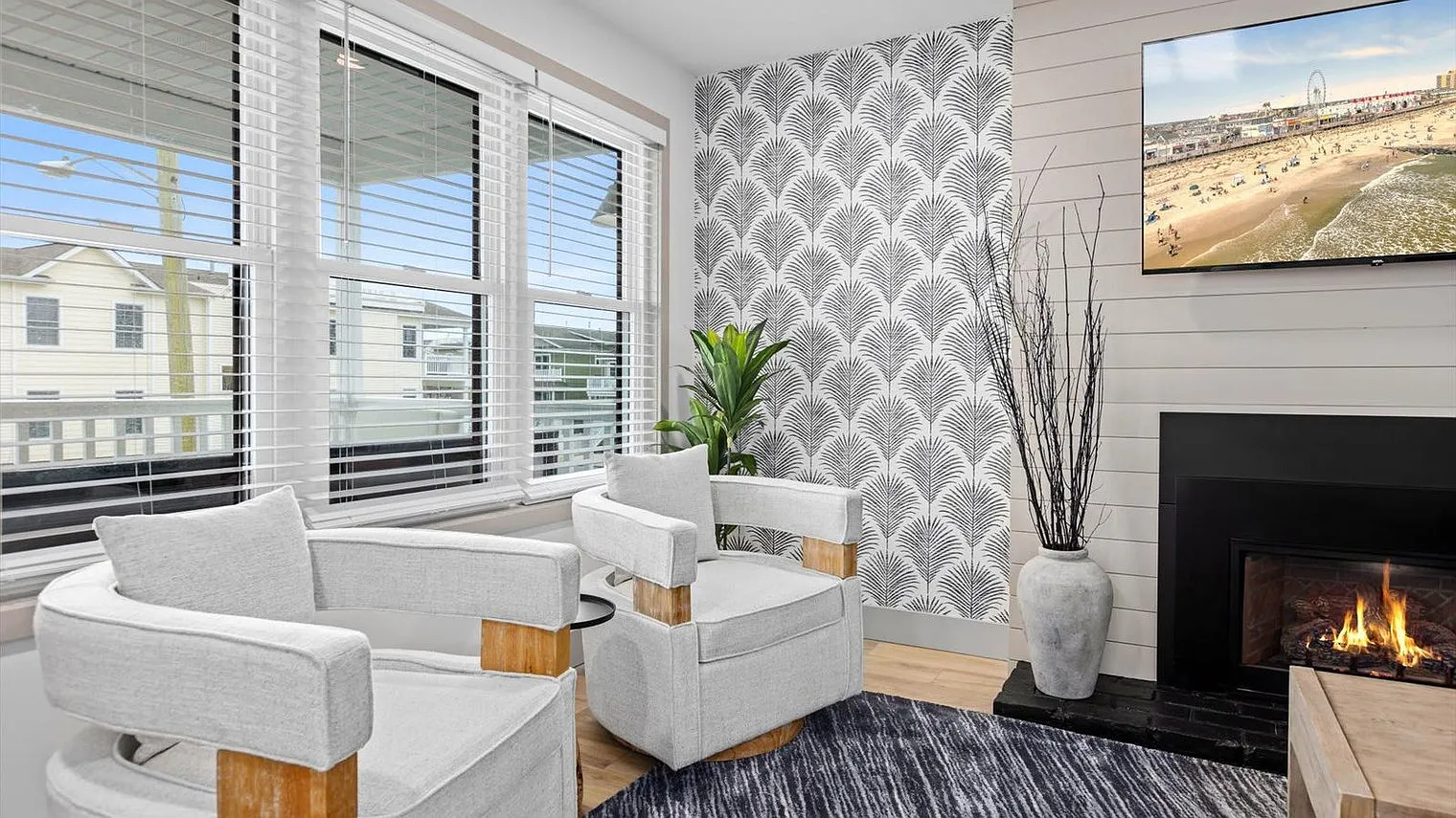 3 bed, 2.0 bath, 1194 sqft, $6,711 — Photo 3