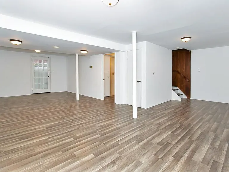 2730 Edgehill Ave — Photo 17