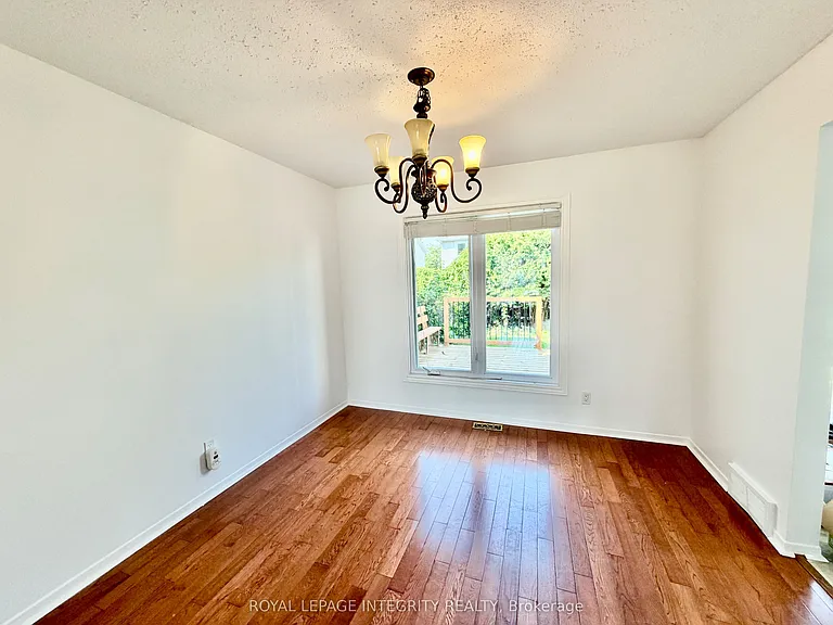 1039 Karsh Dr — Photo 9