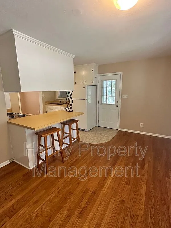 3 bed, 2.0 bath, 1134 sqft, $2,195 — Photo 4