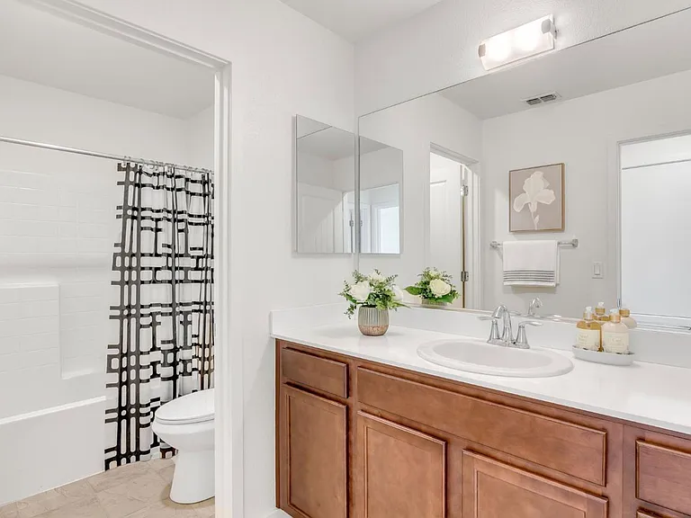 10946 International Dr — Photo 31