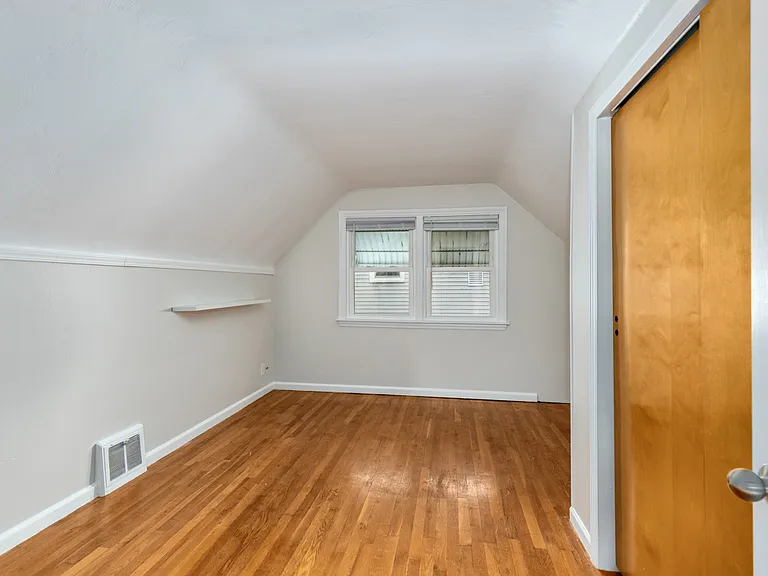 2116 Riverside Dr NE — Photo 12