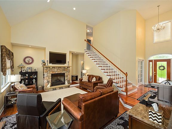 3rd image of 1016 Church Hill Ct