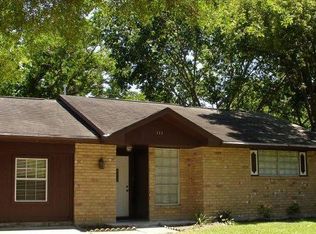 111 Stratmore Dr, Friendswood, TX 77546