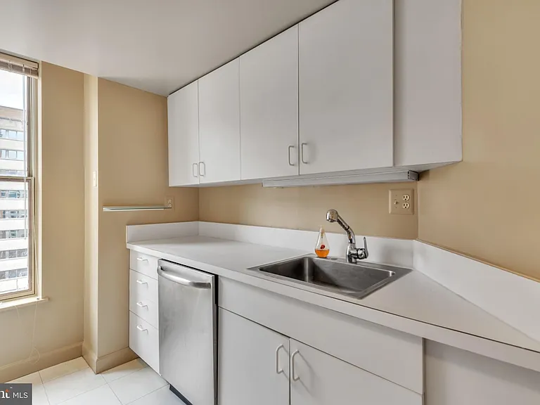 601 Pennsylvania Ave NW #805 — Photo 13