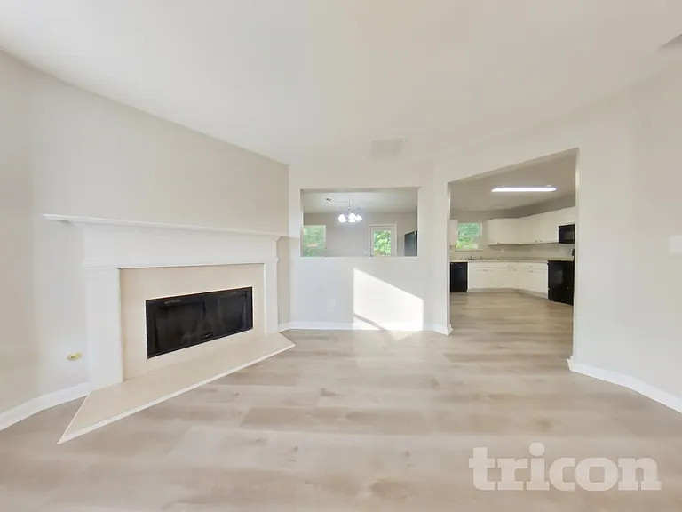 1104 Saint Phillips Ct — Photo 3