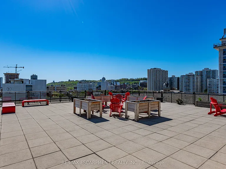 66 Bay St S #614 — Photo 35