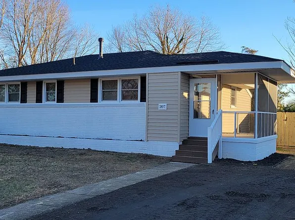 207 Davis Ave, Colonial Heights, VA 23834