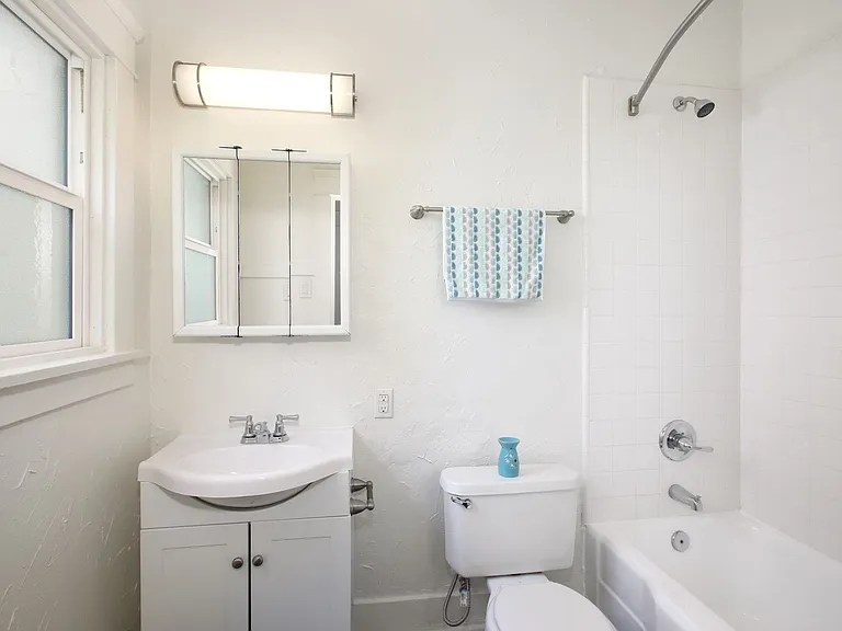 3817 E Livingston Dr — Photo 15