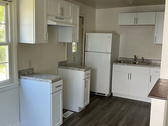 3rd image of 1009 E Gift Ave