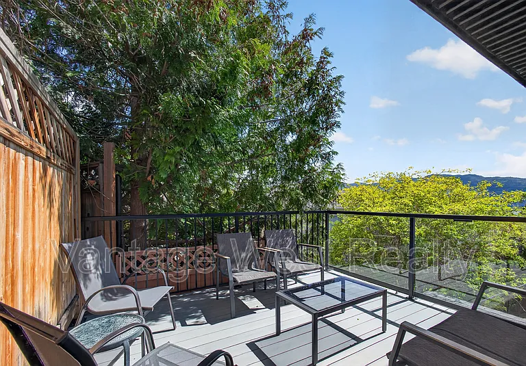 3859 Carrall Rd #3 — Photo 3