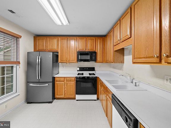 4th image of 4110 Vanderbilt Ct APT 303