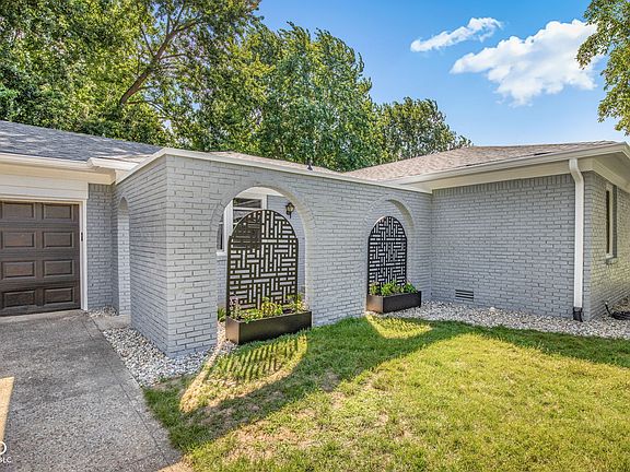3rd image of 210 Ironwood Cir
