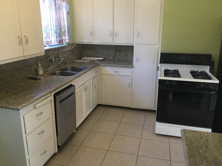 4438 Steele St — Photo 21
