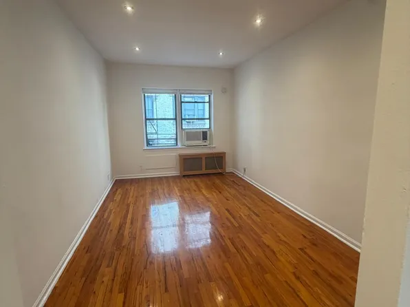 119 East 83rd Street image 1 of 6