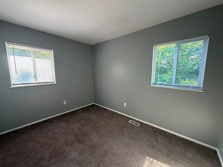 9401 Rochelle Dr — Photo 10
