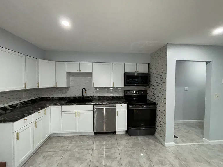1911 Crimson Dr — Photo 1
