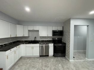 1911 Crimson Dr, Louisville, KY 40272