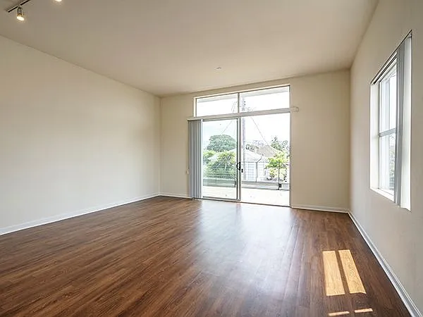 5540 Doyle St — Photo 9