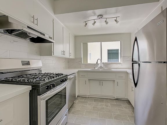 2nd image of 1951 Selby Ave #5