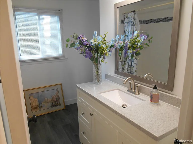 1440 W Elmwood Ave — Photo 10