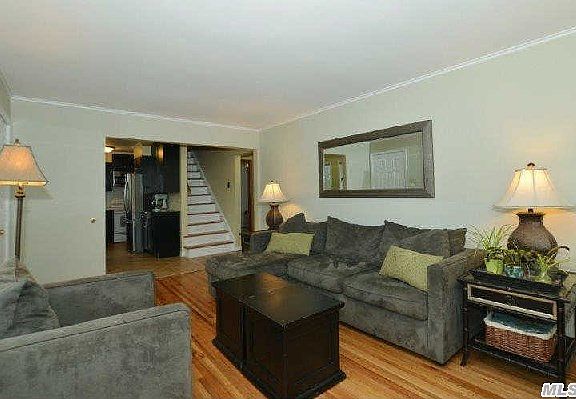 4th image of 1667 Meadow Ln
