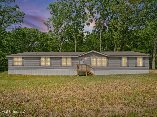 258 Coles Point Rd, Batesville, MS 38606