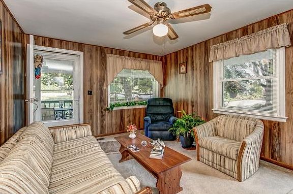 5th image of 537 W Stone Dr