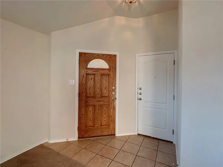 1413 Rainbow Parke Dr — Photo 2