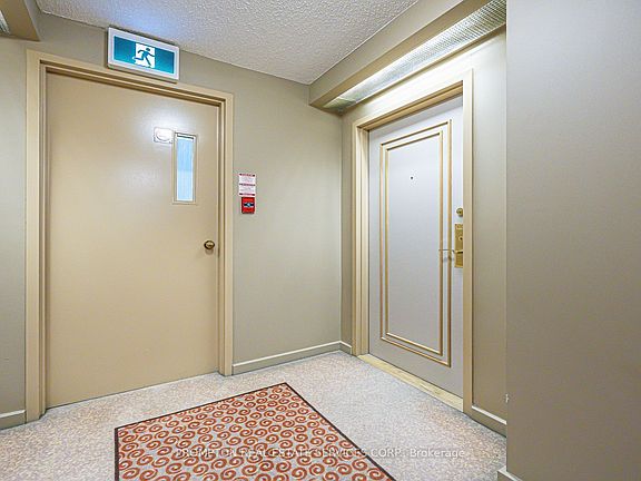 4th image of 25 Grenville St #1705