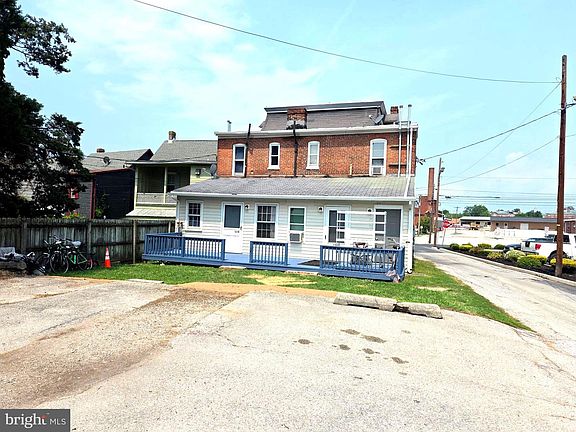 4th image of 131 E Chestnut St #133