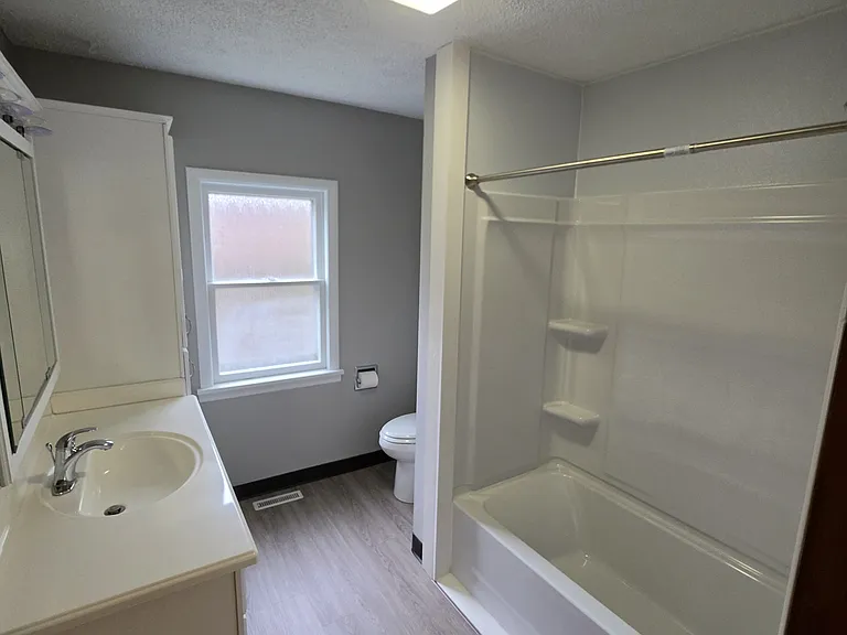 820 Wooster St — Photo 4