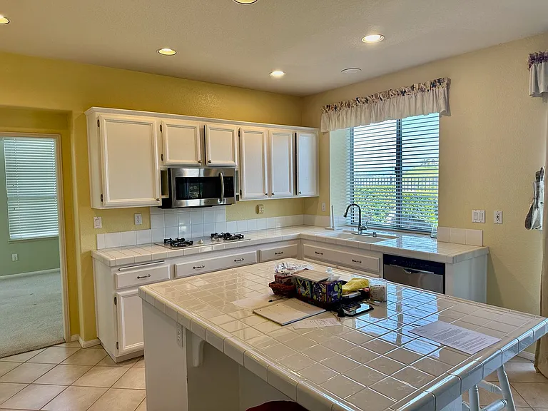 5155 Avenida De La Plata — Photo 2