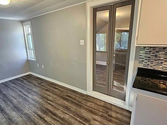 5th image of 4275 Wyandotte St E #2