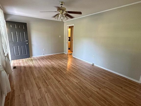 3rd image of 518 Circle Dr NW