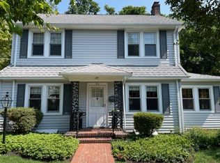 24 Alberta Pl, Locust Valley, NY 11560