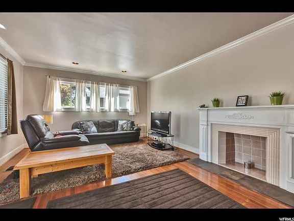 4th image of 1114 E Wilson Ave