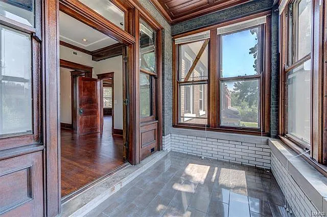 5779 Pershing Ave — Photo 16
