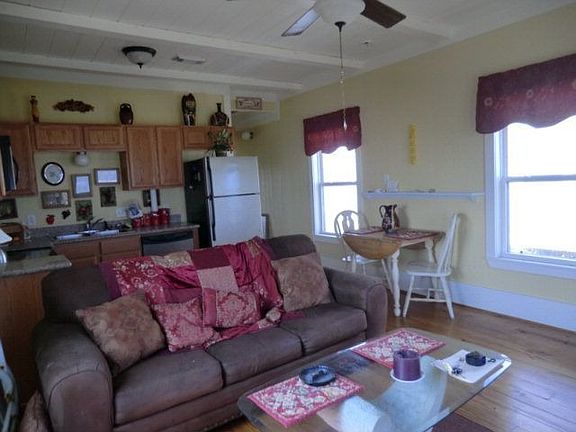 3rd image of 2469 Audubon Ave