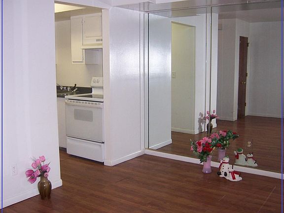 3rd image of 1216 Pearl St