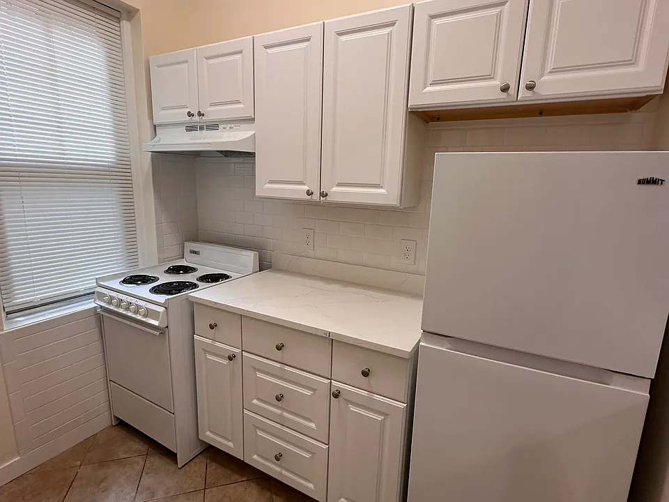 33 Park Dr #3