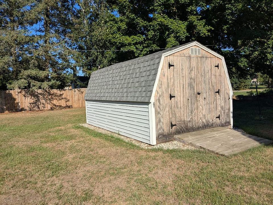 2nd image of 18075 Shamrock Blvd