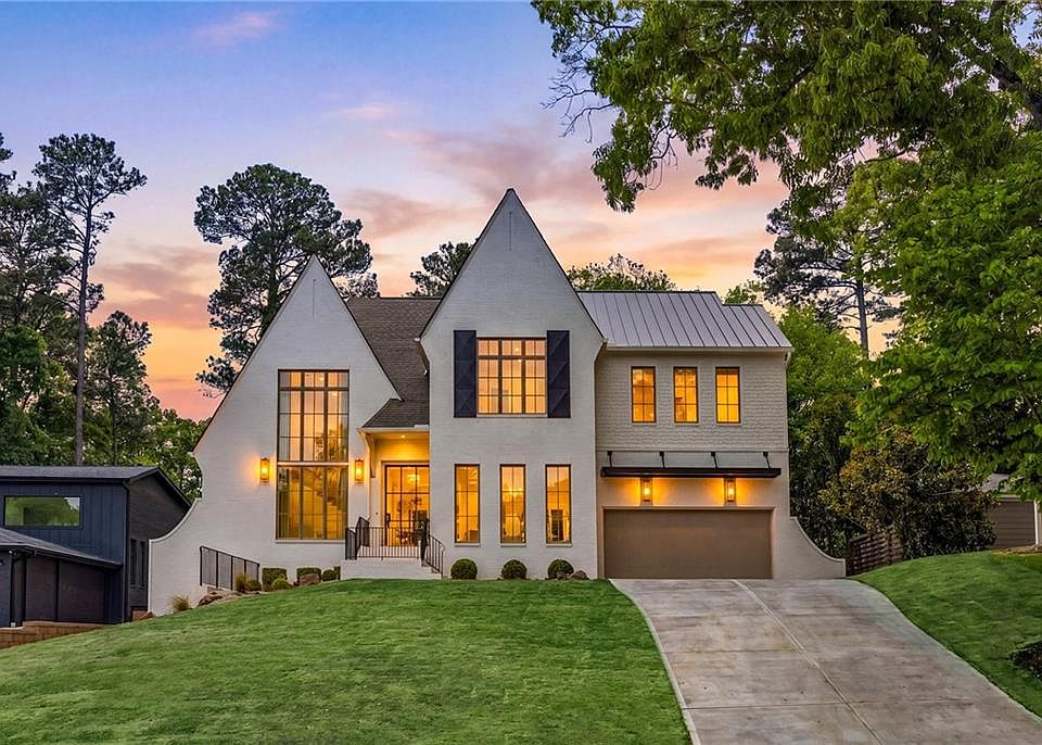1st image of 3002 Cravenridge Dr NE
