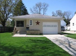 1006 Mac Arthur Dr, Beaver Dam, WI 53916