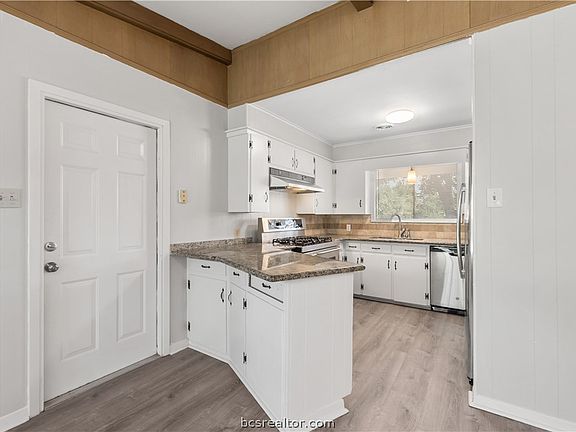 5th image of 309 Borderbrook Dr