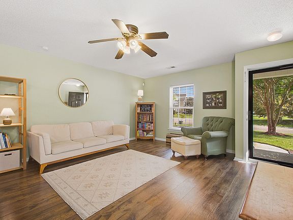 5th image of 1006 Deerberry Rd