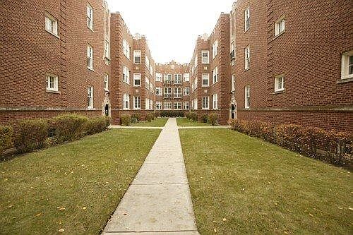 2nd image of 933 Michigan Ave APT 1E